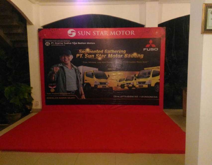 Backdrop Mitsubishi di Restoran di Jl By Pass Ida Bagus Mantra