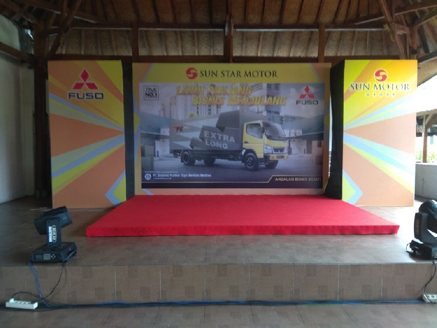 Backdrop Mitsubishi di Cozy Restauran Buleleng 