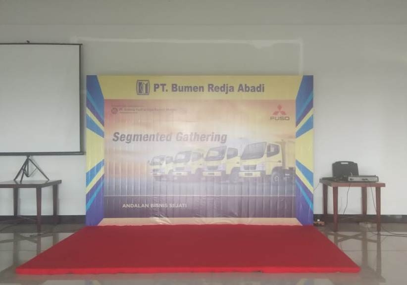 Backdrop Mitsubishi di Restauran Dewi Sri Tabanan