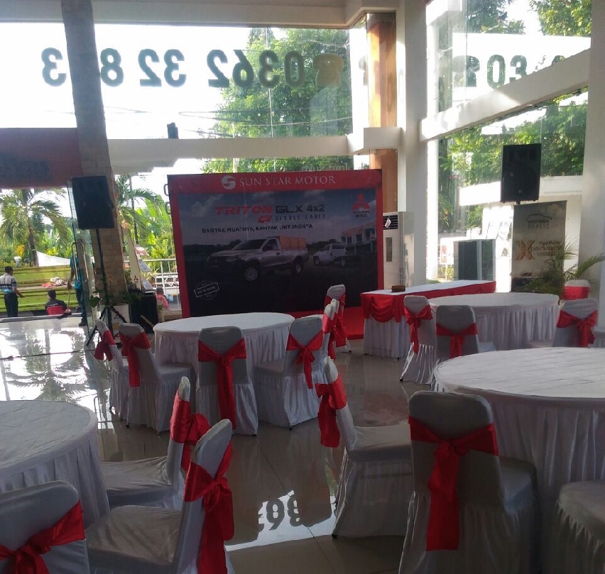 Backdrop Mitsubishi di Sun Motor Mitsubishi Buleleng 
