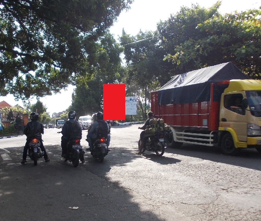 Perempatan Jl Patih Jelantik - Jl Bukit Jati